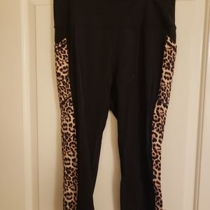 Zyia light n tight high rise crop cheetah leggings